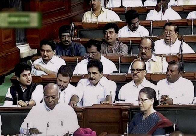 मॉनसून सत्र : आज भी हंगामे के आसार, सुषमा और वाड्रा पर भिड़ सकते हैं पक्ष-विपक्ष