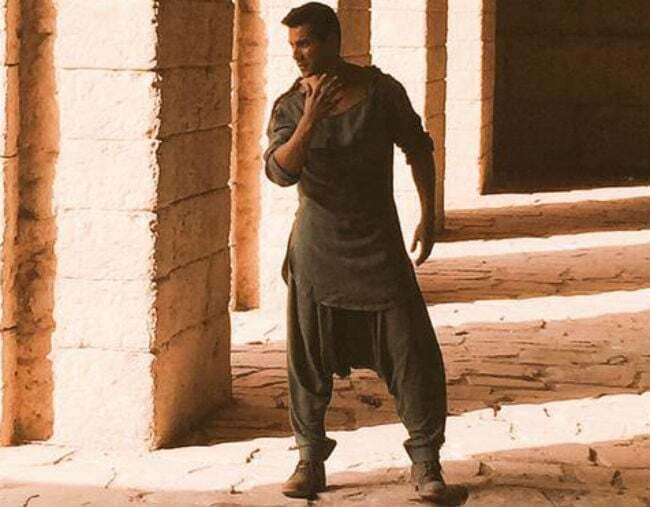 ''ढिसूम'' में पठानी लुक में नजर आयेंगे वरुण धवन