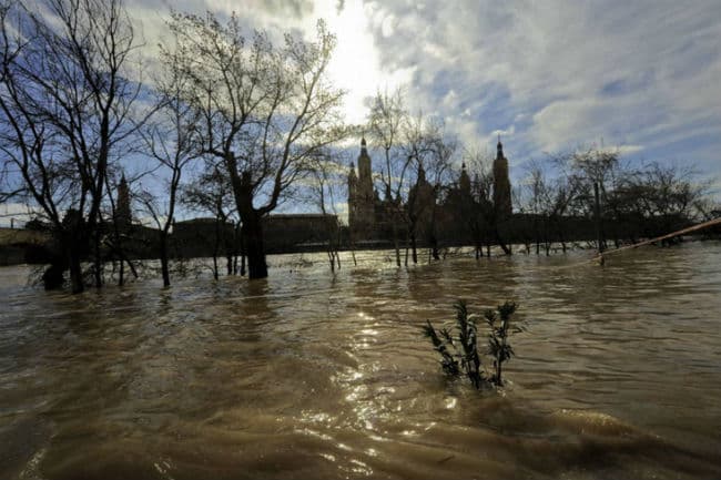 जम्‍मू कश्‍मीर में बादल फटने से दो की मौत, कई फंसे