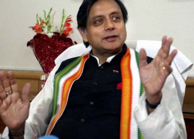 नरेंद्र मोदी से मिली सराहना मेरे दिल को छू गई : शशि थरुर