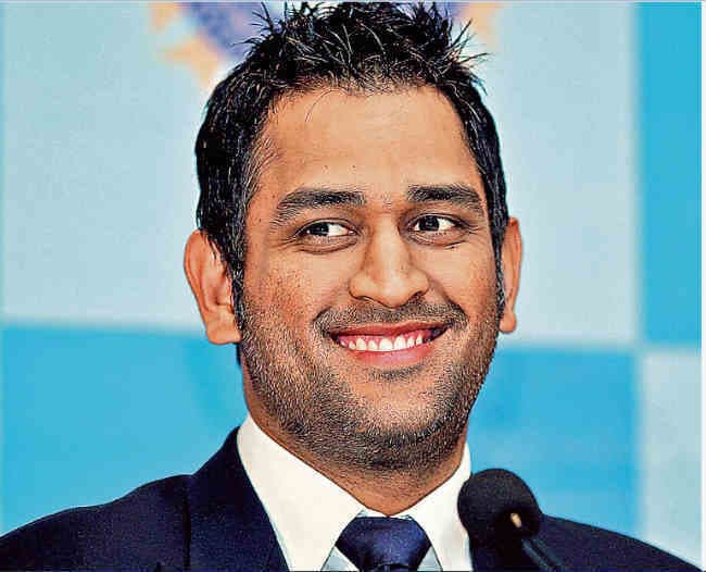 धौनी चुने गये मोस्ट मार्केटेबल खिलाड़ी, रोनाल्डो-मैसी को पछाड़ा