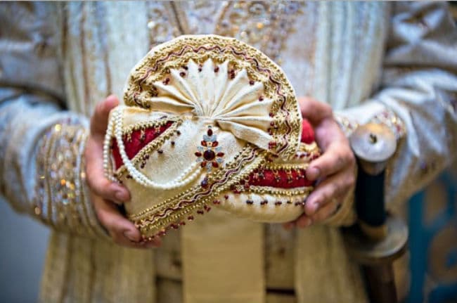 VIDEO : जब नशे में धुत्त घोड़ी ने दूल्‍हे को हवा में उछाला...