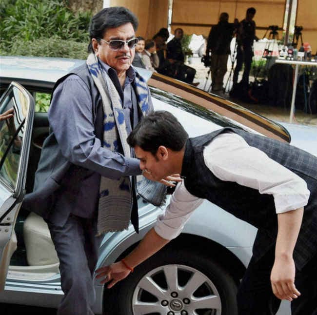 शत्रुघ्न सिन्हा ने की नीतीश कुमार से मुलाकात, नरेंद्र मोदी ''खामोश''