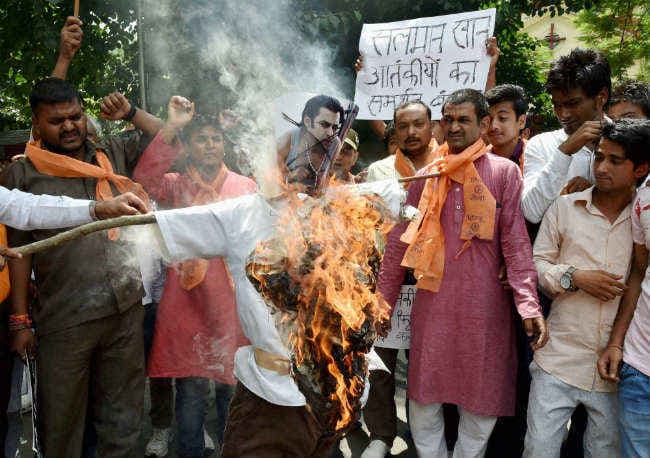 याकूब के बचाव वाले सलमान खान के ट्विट पर हंगामा, महाराष्‍ट्र में विरोध प्रदर्शन