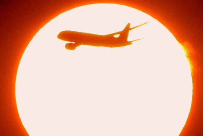 यात्री ने हवा में चीनी एयरलाइन के विमान में आग लगाने का किया प्रयास