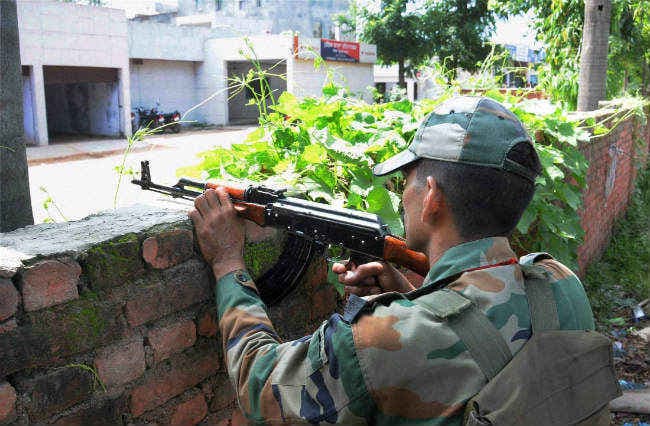 सरकार ने टीवी चैनलों से आतंकवादी हमले का सीधा प्रसारण नहीं करने को कहा