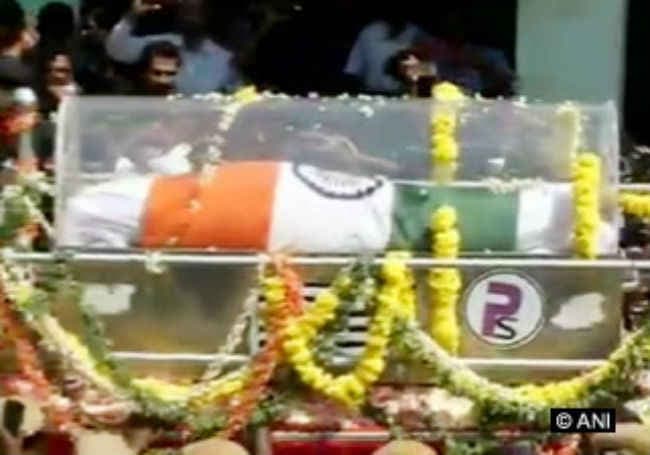 डा. कलाम का अंतिम संस्‍कार, कई बड़े नेताओं ने दी श्रद्धांजलि