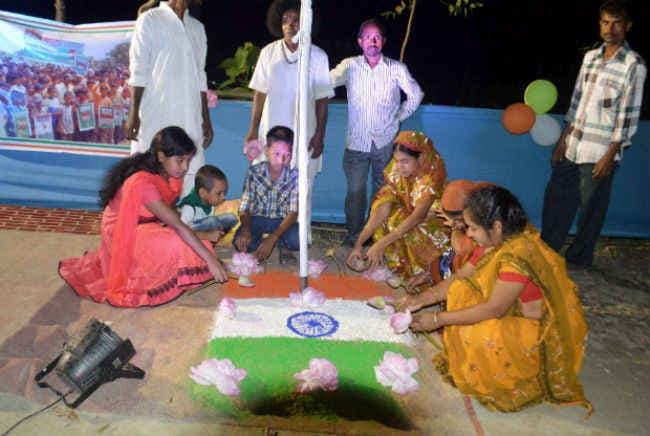 भारत - बांग्‍लादेश समझौता : 51000 राष्ट्रविहीन लोगों को मिला देश, नागरिकता