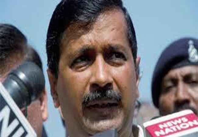 दिल्ली में पोस्टर वार: आप विज्ञापनों के खिलाफ भाजपा ने लगाये पर्चे