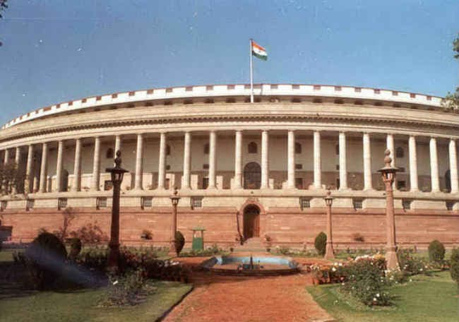 संसद में जारी गतिरोध: सरकार ने बुलायी सर्वदलीय बैठक,कांग्रेस अपने स्टैंड पर अड़ी