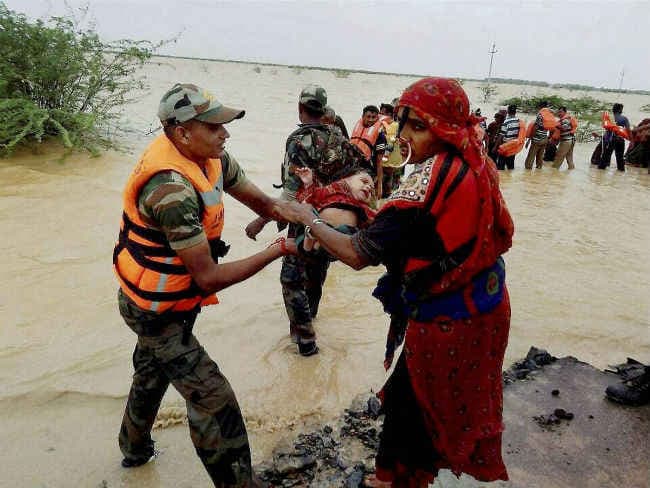 अचानक आई बाढ से लेह में चार गांव बहे