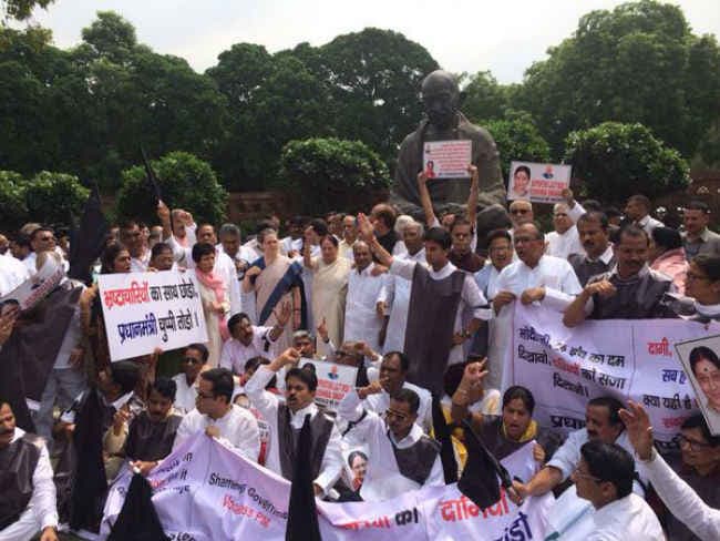 बोले राहुल गांधी, हम अपनी मांग से पीछे नहीं हटेंगे चाहे सरकार सदन से उठाकर बाहर फेंक दे