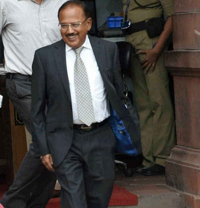 याकूब को फांसी का बचाव किया डोभाल ने, थरुर की निंदा की