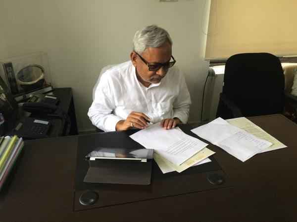 DNA चुनावी मुद्दा नहीं, बयान वापस लें PM: नीतीश