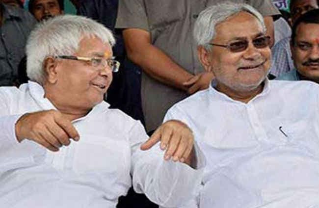 देर रात लालू से मिले नीतीश, चुनाव पर चर्चा