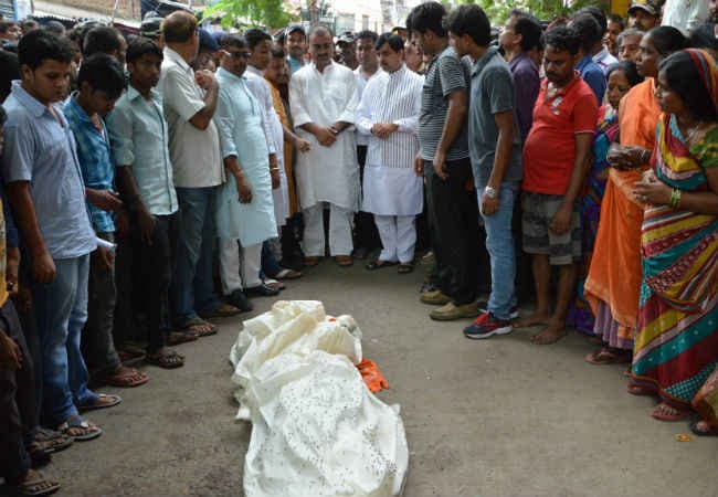 भाजपा नेता हत्याकांड मामले में पूर्व वार्ड पार्षद समेत 3 गिरफ्तार, विस में हंगामे के बीच सरकार ने दिया वक्तव्य