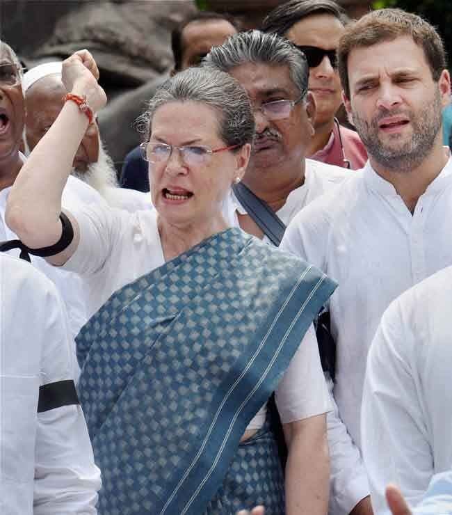 सोनिया ने कहा, नाटक करने में माहिर हैं सुषमा