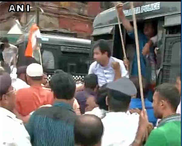 पश्चिम बंगाल: विद्यार्थी की पीट-पीटकर की गयी हत्या के विरोध में बंद