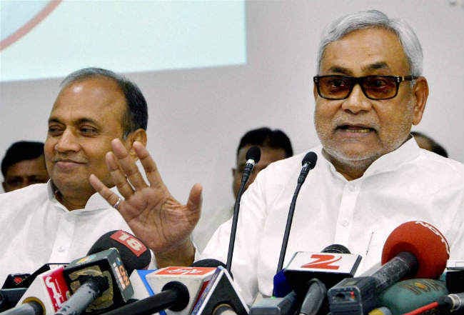 PM पर नीतीश का वार, गुजरात में जो हुआ लगता है वह उसे भूल गये