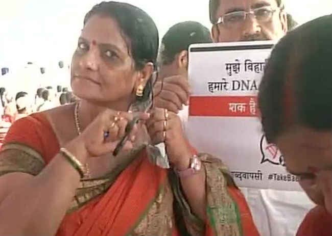 बिहार : सियासी दंगल, लोग दे रहे हैं अपने DNA का सैंपल