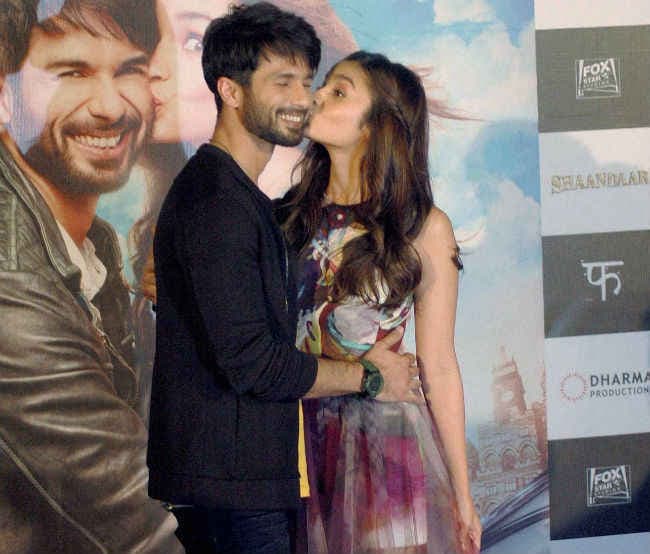 आलिया शूटिंग के दौरान कई बार चक्कर खा खाकर गिर जाती थीं : शाहिद कपूर