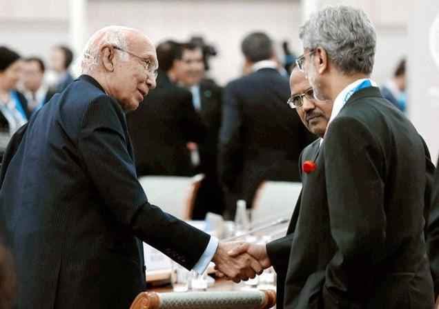 भारत की रणनीति से घबरायी पाक की सेना व आइएसआइ, एनएसए स्तर की वार्ता को खत्म करने बनाया दबाव