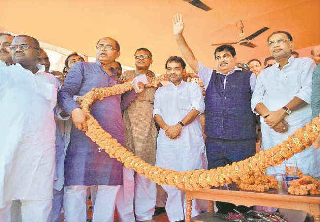 बिहार चुनाव: परिवर्तन यात्रा के दौरान भिड़े भाजपा व महागंठबंधन के समर्थक