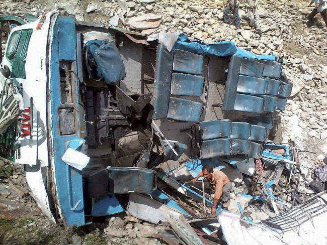हिमाचल प्रदेश : बस दुर्घटना में नौ लोगों की मौत, आठ घायल