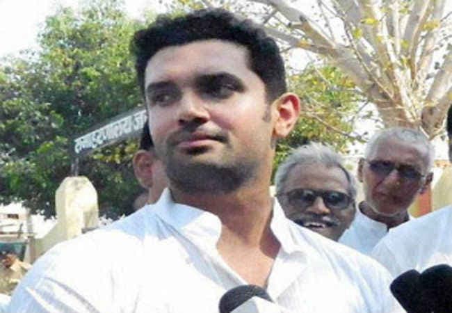 NDA में सीट शेयरिंग पर चर्चा तेज, अमित शाह से मिले चिराग पासवान