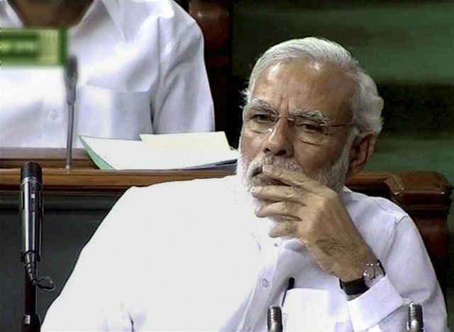 ''नौकरशाही और राजनीति में उलझ गयी है मोदी सरकार''