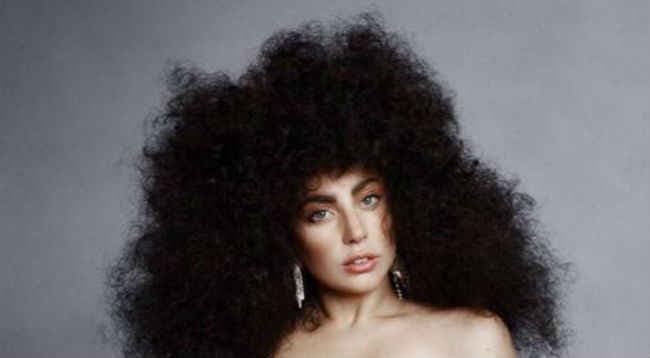 हॉलीवुड कार्यक्रम के लिए लेडी गागा ने पहना सुंदर सफेद गाउन