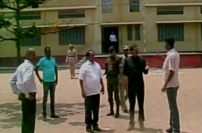 बिहार : नवादा के एक स्कूल में फेंका गया बम, दो छात्र घायल