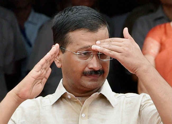 समारोह में केजरीवाल के नाम के प्रदर्शन की आलोचना, सीएम ने केंद्र के साथ तालमेल पर दिया जोर