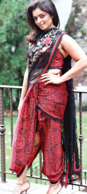 फिर से फैशन में धोती स्टाइल ड्रेसेज