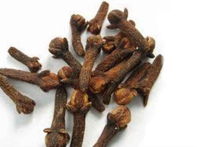 एसिडिटी दूर करने में बेहद असरदार है लौंग