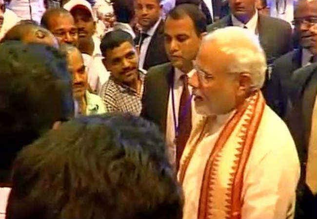 UAE पहुंचे प्रधानमंत्री नरेंद्र मोदी, आतंक, व्यापार पर शीर्ष नेताओं से करेंगे चर्चा