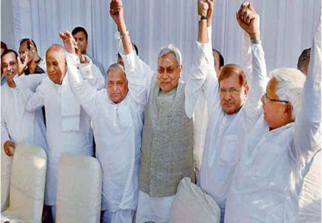 बिहार चुनाव: स्वाभिमान रैली को लेकर तैयारी में जुटा महागंठबंधन, मुलायम व शरद भी होंगे शामिल