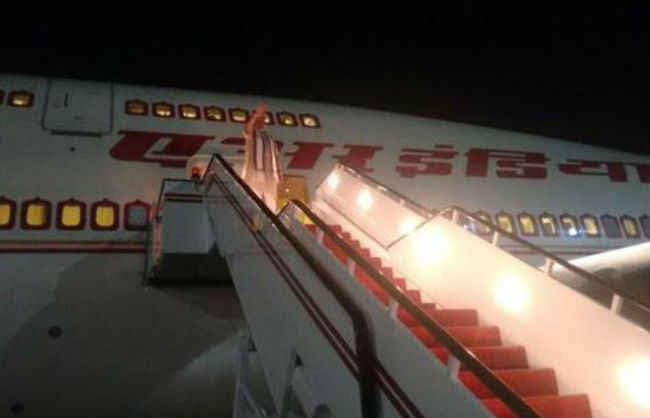 UAE की यात्रा खत्म कर स्वदेश लौटे प्रधानमंत्री नरेंद्र मोदी