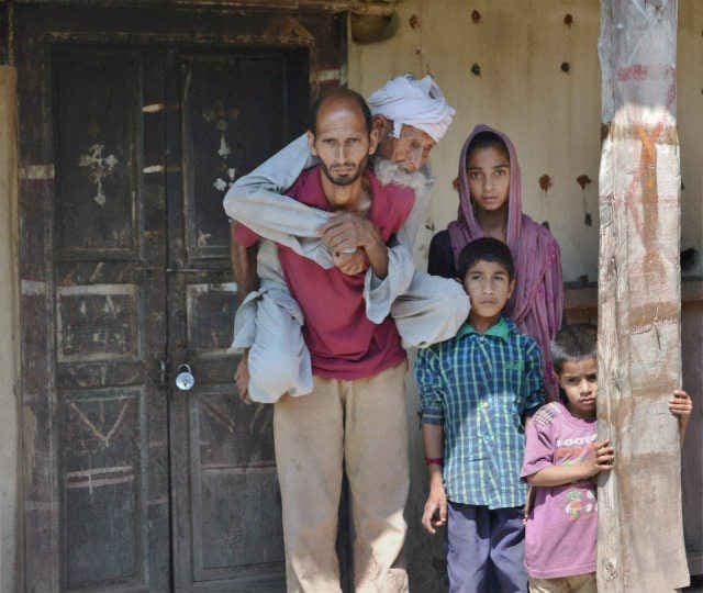 जम्मू कश्मीर में युद्ध विराम का उल्लंघन व अतिवाद : क्या जम्मू कश्मीर के हालात 1990 के दौर में पहुंच गये हैं?