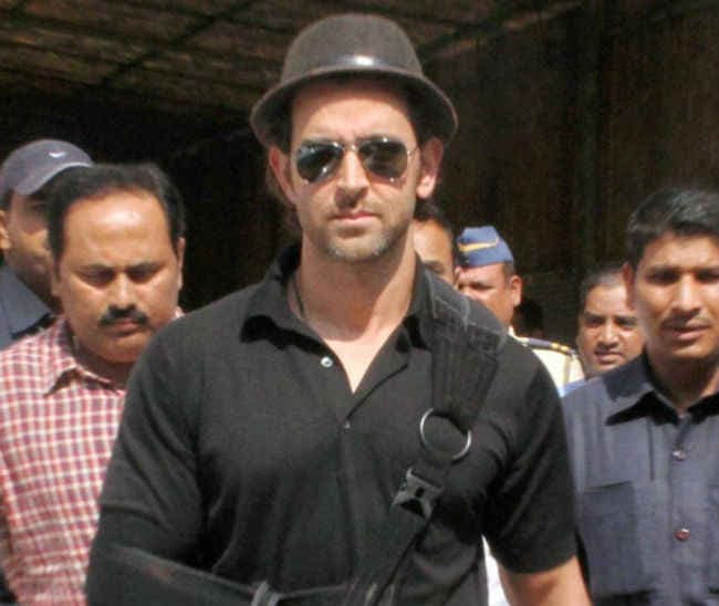 रितिक के साथ ''रोमांटिक डिनर'' का वादा झूठा, पहुंची अदालत, देखें वीडियो