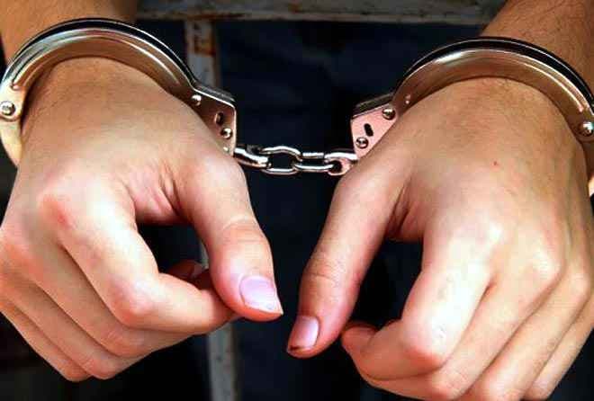 हथियार के साथ कपड़ा व्यवसायी से होटल में मिलने गये आठ संदिग्ध गिरफ्तार, नक्सलियों से मिलकर किडनैपिंग की आशंका