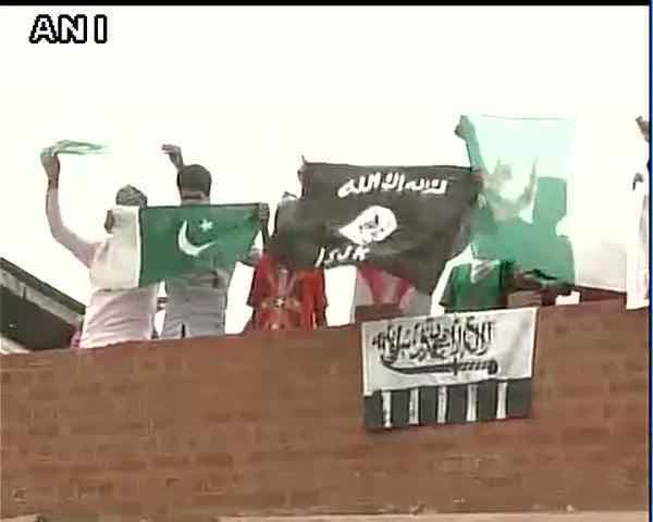 आखिर क्यों जम्मू-कश्मीर में लगातार लहराया जा रहा है पाकिस्तान-आईएस का झंडा?