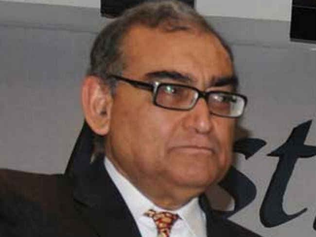 संस्थाएं हुईं खोखली, संविधान शक्तिहीन