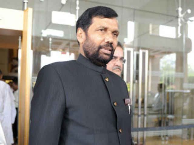 NDA के सीएम पद के दावेदार की दौड़ में शामिल होने से पासवान का इनकार