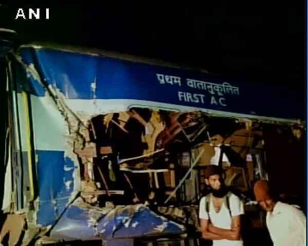 आंध्र प्रदेश : चंद्रबाबू नायडू ने ट्रेन दुर्घटना के दिए जांच के आदेश, 5 की मौत