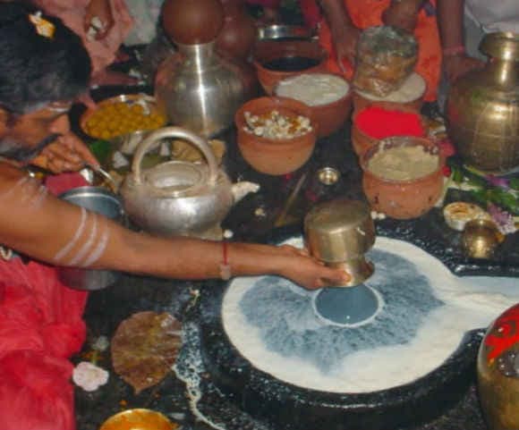 सावन का अंतिम सोमवार आज, शिवालयों में उमड़ा भक्तों का सैलाब