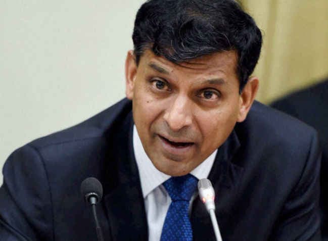 बाजार की गिरावट से डरने की जरुरत नहीं, देश में विदेशह मुद्रा का भंडार पर्याप्‍त : रघुराम राजन