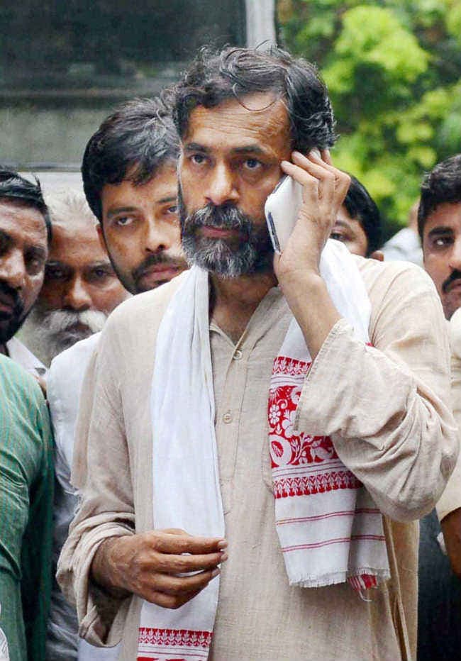 नीतीश-लालू के साथ हाथ मिलाकर केजरीवाल ने बेची भ्रष्टाचार विरोधी आंदोलन की आत्मा : योगेन्द्र यादव