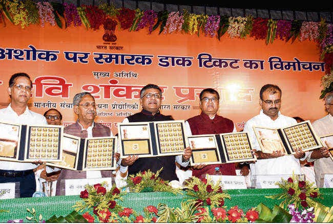 डाक टिकटों पर गांधी-आंबेडकर के बाद एक ही परिवार का कब्जा : रविशंकर प्रसाद