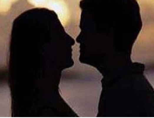 डेटिंग वेबसाइट लीक मामला : दो यूजर्स ने की आत्‍महत्‍या